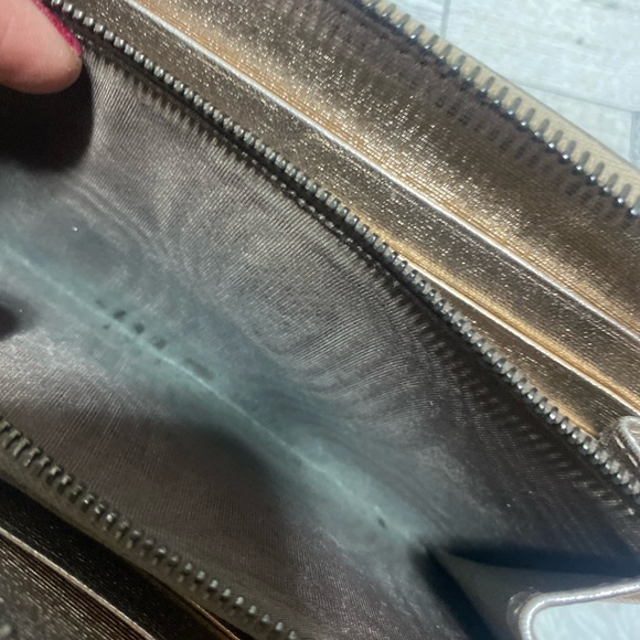 Bottega Veneta Intrecciato Rose Gold Shiny Zip L-shaped Long Leather Wallet - Picture 13 of 14